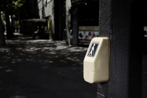 bouton poussoir aveugle accessibilité