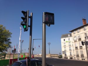 carrefour équipé de modules sonores à Bayonne pour l'accessibilité des personnes handicapées