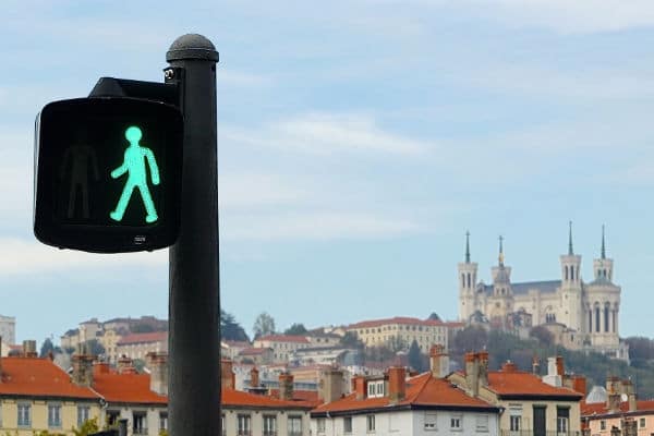 histoire feu sonore, accessibilité voirie, aveugle figurine piéton Lyon