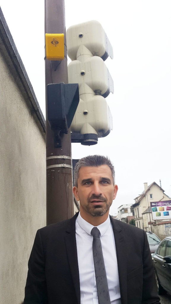 Benjamin Charles from the RATP in front of traffic lights equipped with aBeacon